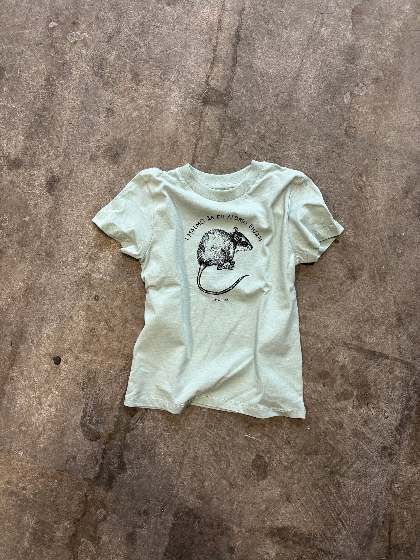 T-shirt: Aldrig ensam