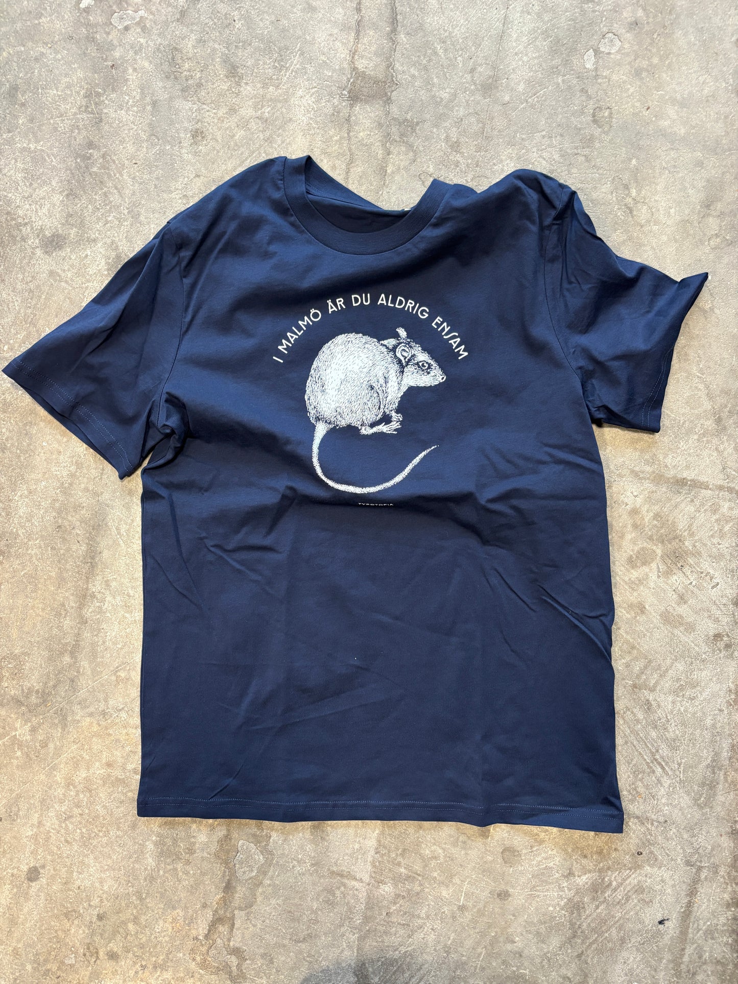 T-shirt: Aldrig ensam