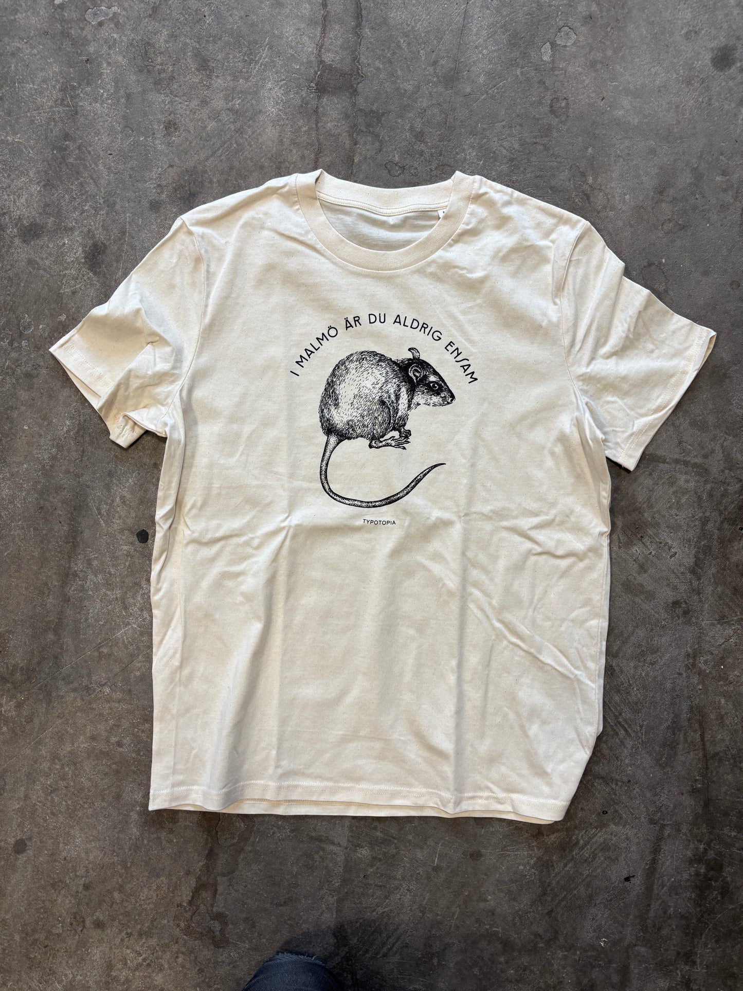 T-shirt: Aldrig ensam