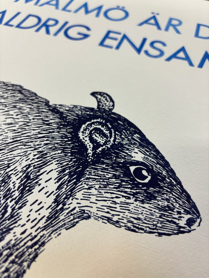 Poster: Aldrig Ensam