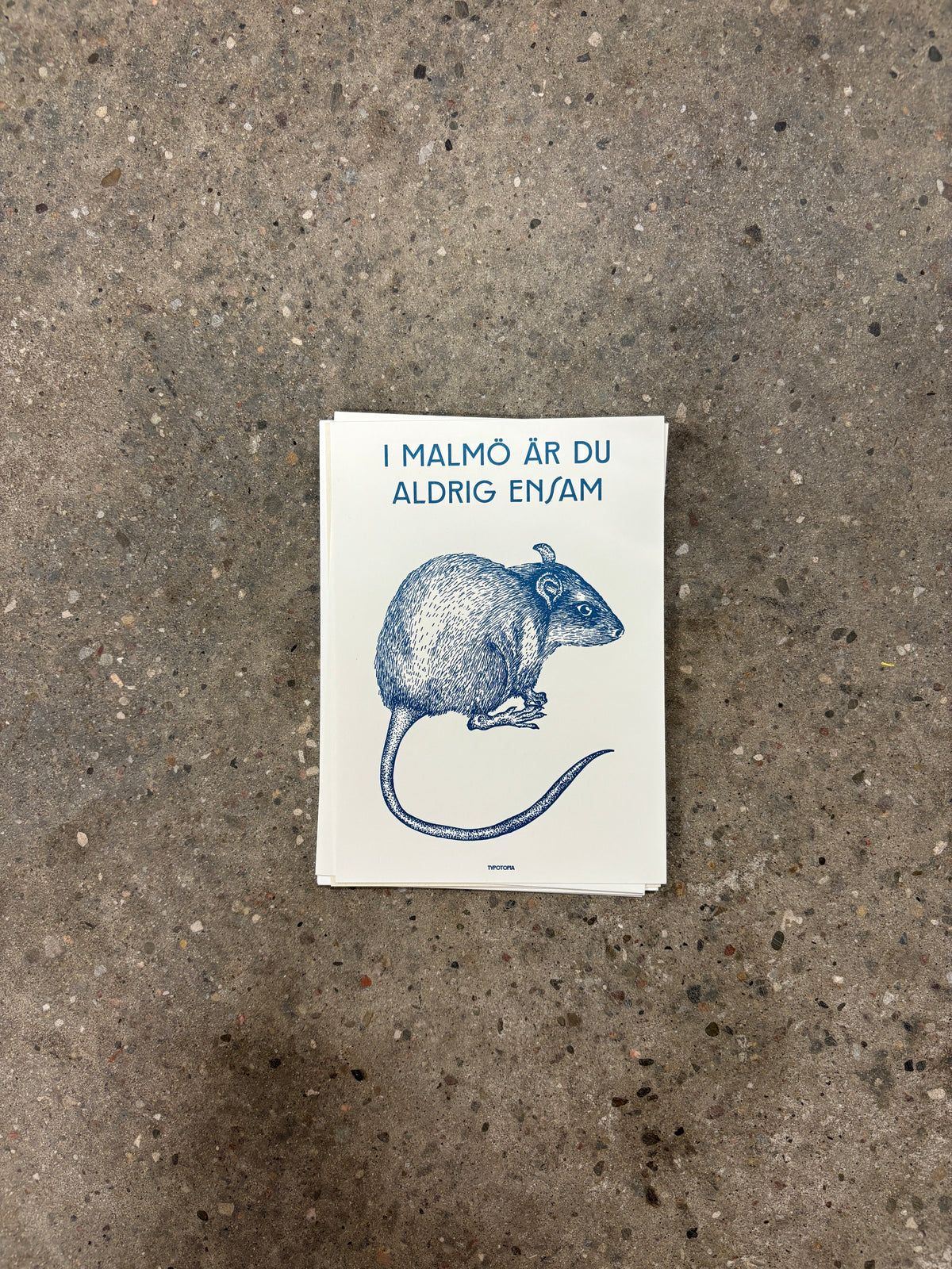Postcard: Aldrig Ensam